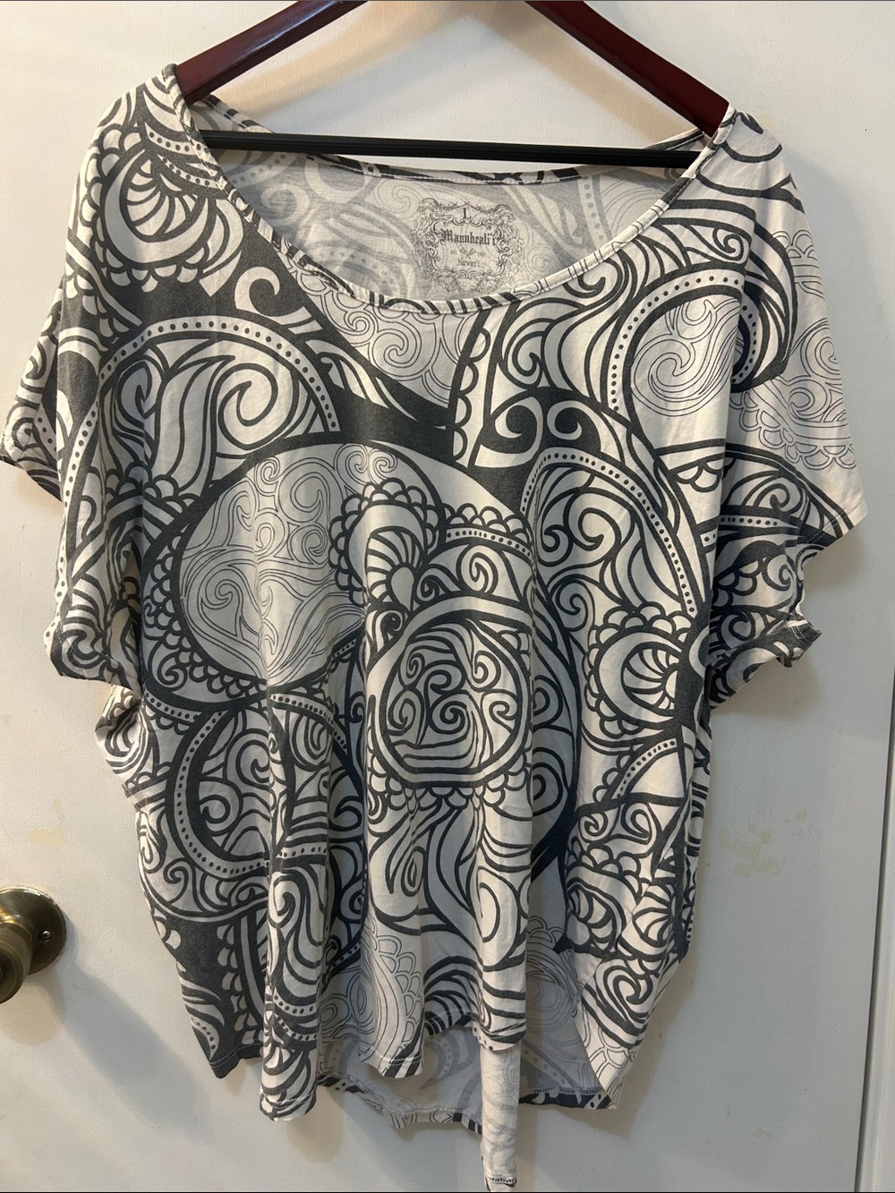 MANUHEALI’I Printed Women's Top - GRAY & White, Sz L